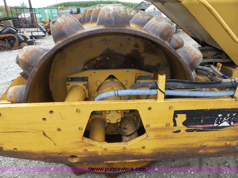 image for item K8446 1988 Caterpillar CP553 single drum pad foot compactor
