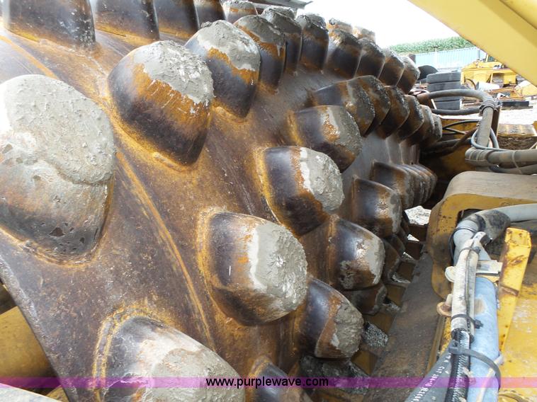 image for item K8446 1988 Caterpillar CP553 single drum pad foot compactor