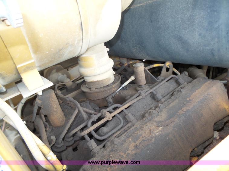 image for item K8446 1988 Caterpillar CP553 single drum pad foot compactor