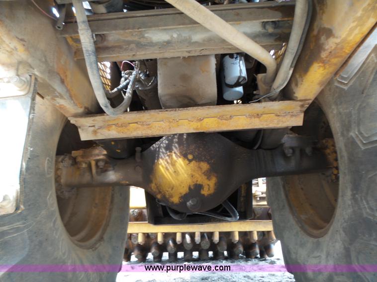 image for item K8446 1988 Caterpillar CP553 single drum pad foot compactor