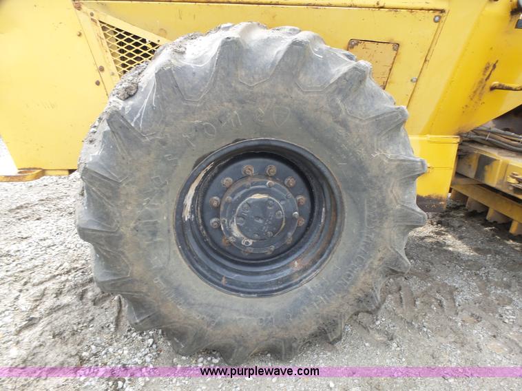 image for item K8446 1988 Caterpillar CP553 single drum pad foot compactor