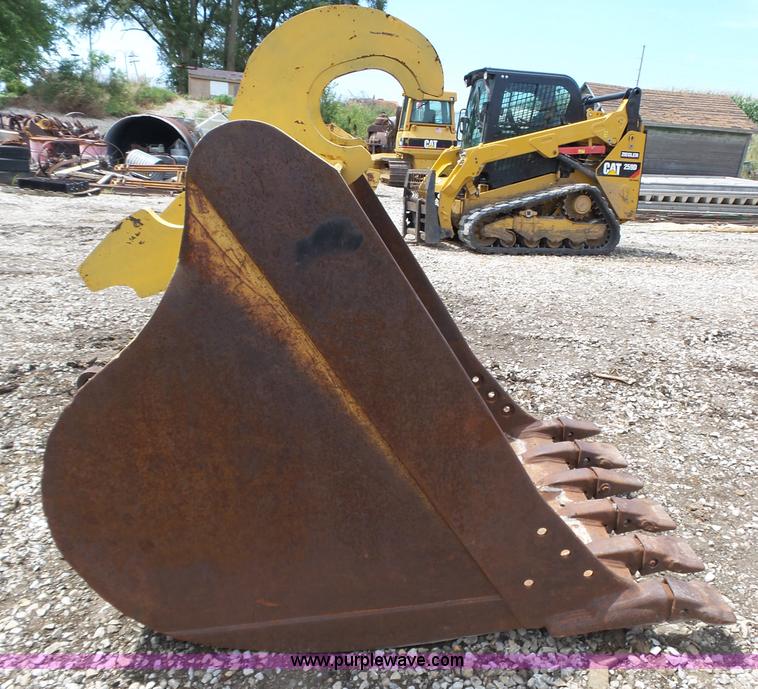 Excavator bucket in Red Oak, IA Item K8451 sold Purple Wave