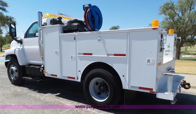 image for item L6604 2005 Chevrolet C7500 service truck