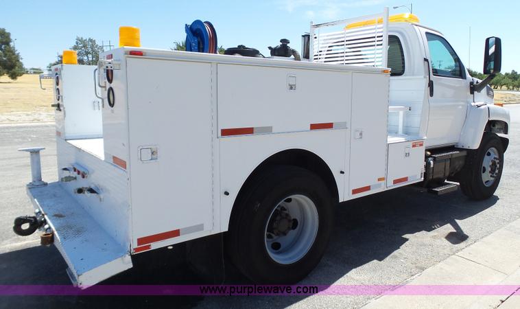 image for item L6604 2005 Chevrolet C7500 service truck