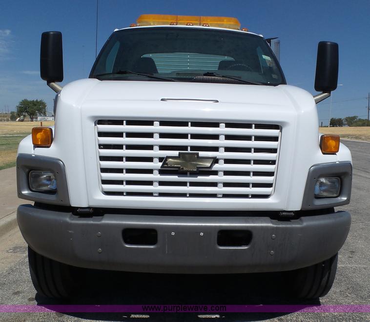 image for item L6604 2005 Chevrolet C7500 service truck