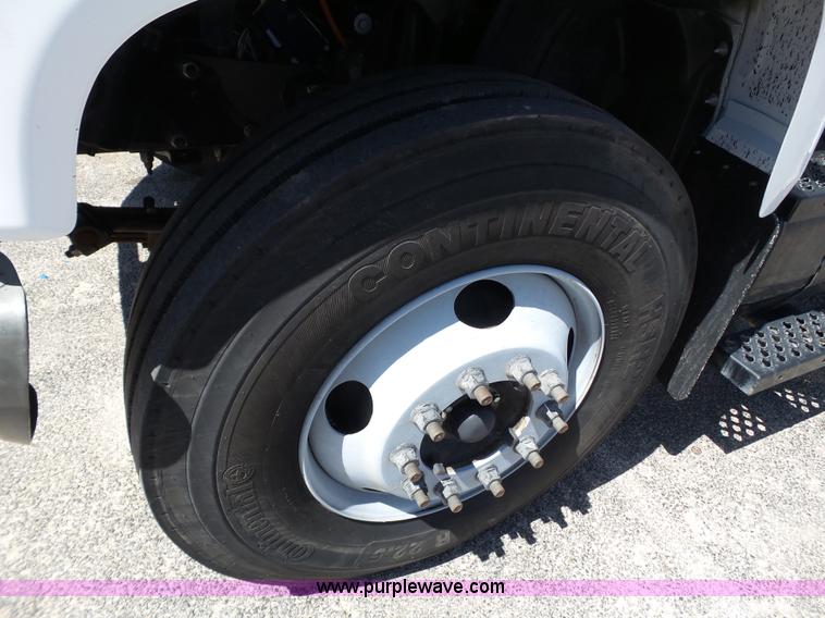 image for item L6604 2005 Chevrolet C7500 service truck