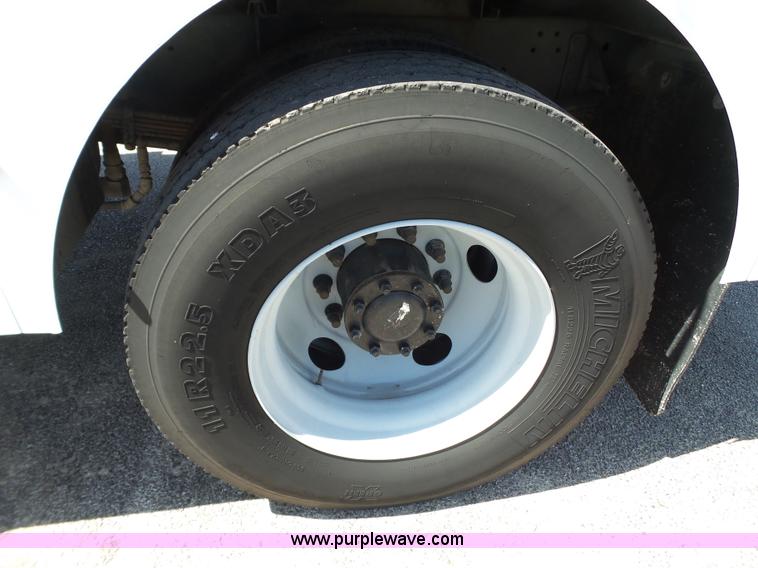 image for item L6604 2005 Chevrolet C7500 service truck