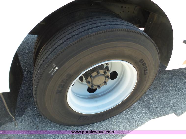 image for item L6604 2005 Chevrolet C7500 service truck