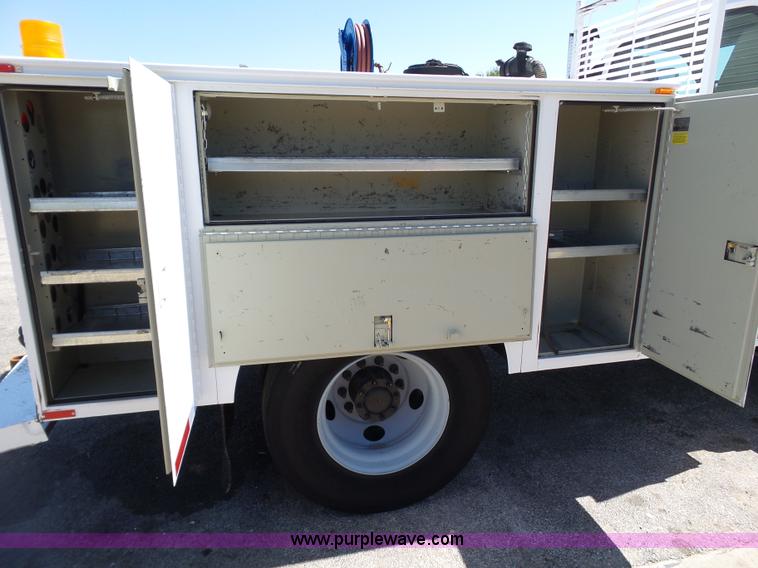 image for item L6604 2005 Chevrolet C7500 service truck