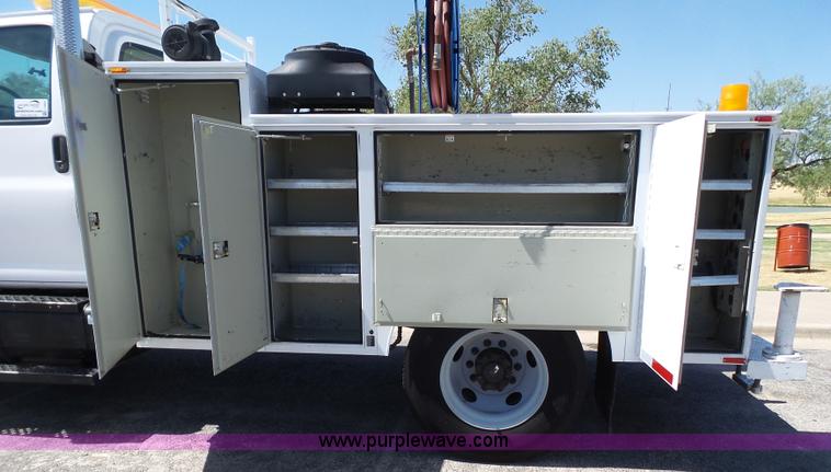 image for item L6604 2005 Chevrolet C7500 service truck