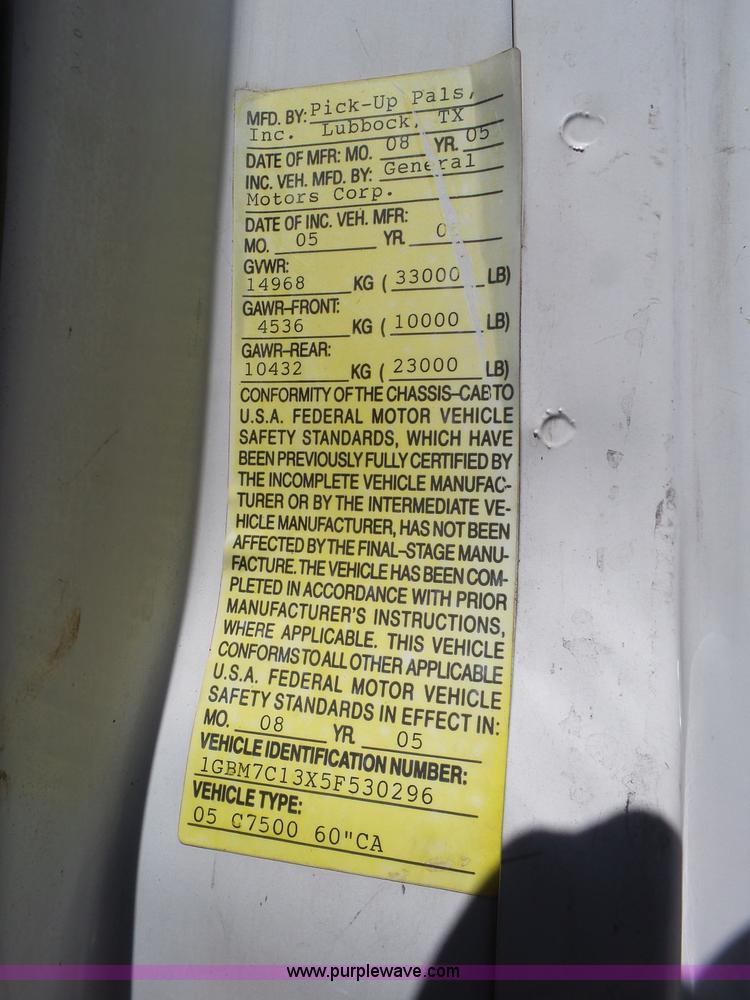 image for item L6604 2005 Chevrolet C7500 service truck