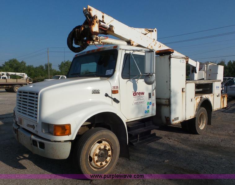 image for item L6885 2002 International 4700 bucket truck