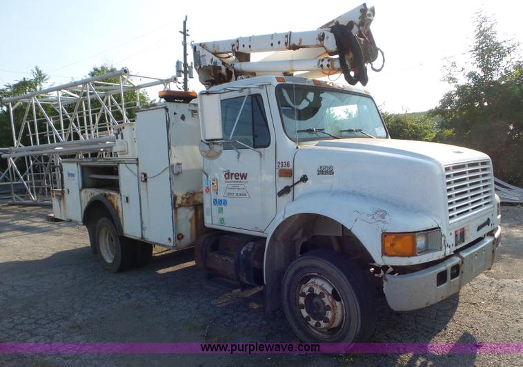 image for item L6885 2002 International 4700 bucket truck