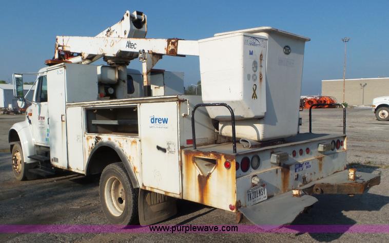 image for item L6885 2002 International 4700 bucket truck