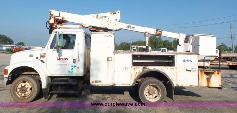 image for item L6885 2002 International 4700 bucket truck