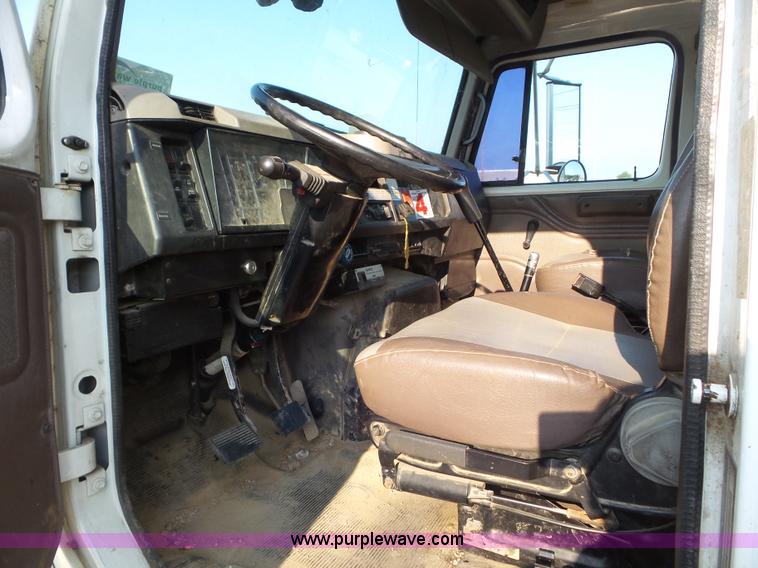 image for item L6885 2002 International 4700 bucket truck