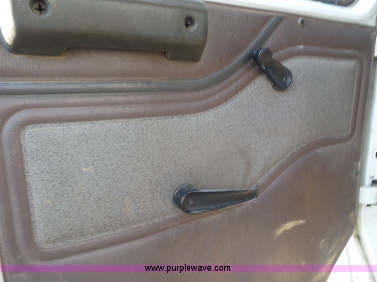 image for item L6885 2002 International 4700 bucket truck