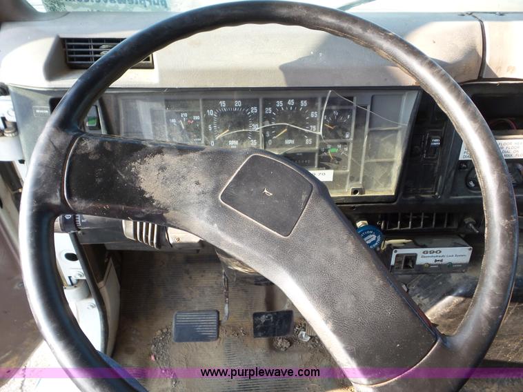 image for item L6885 2002 International 4700 bucket truck