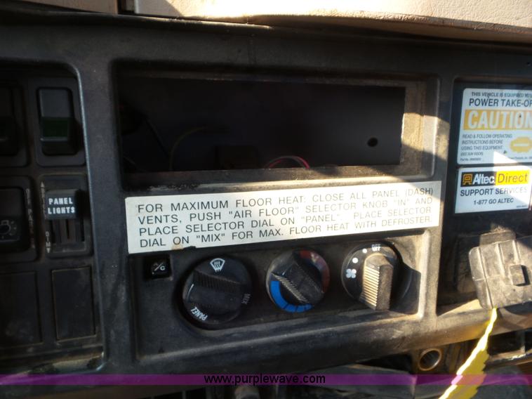 image for item L6885 2002 International 4700 bucket truck