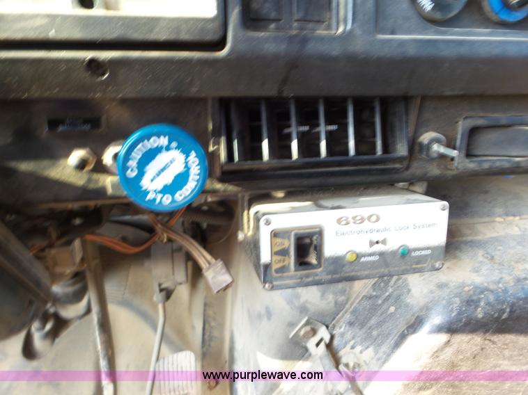 image for item L6885 2002 International 4700 bucket truck