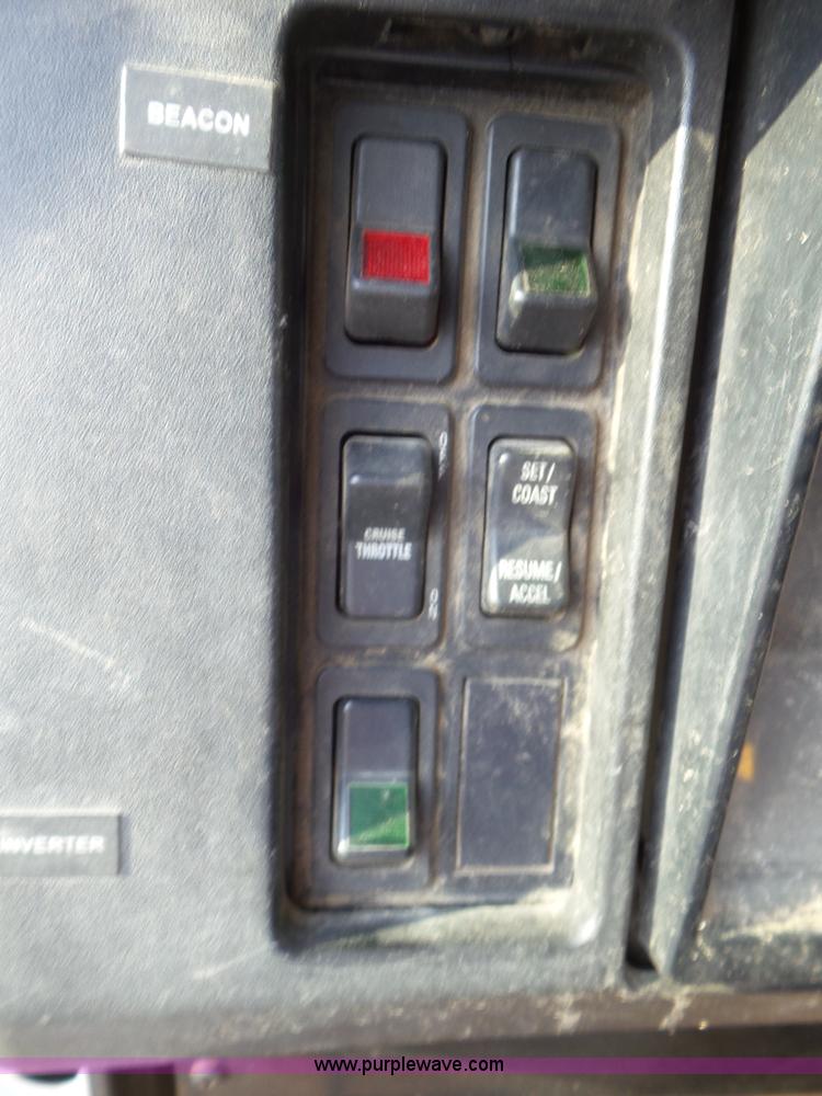 image for item L6885 2002 International 4700 bucket truck