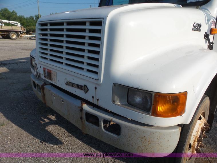 image for item L6885 2002 International 4700 bucket truck