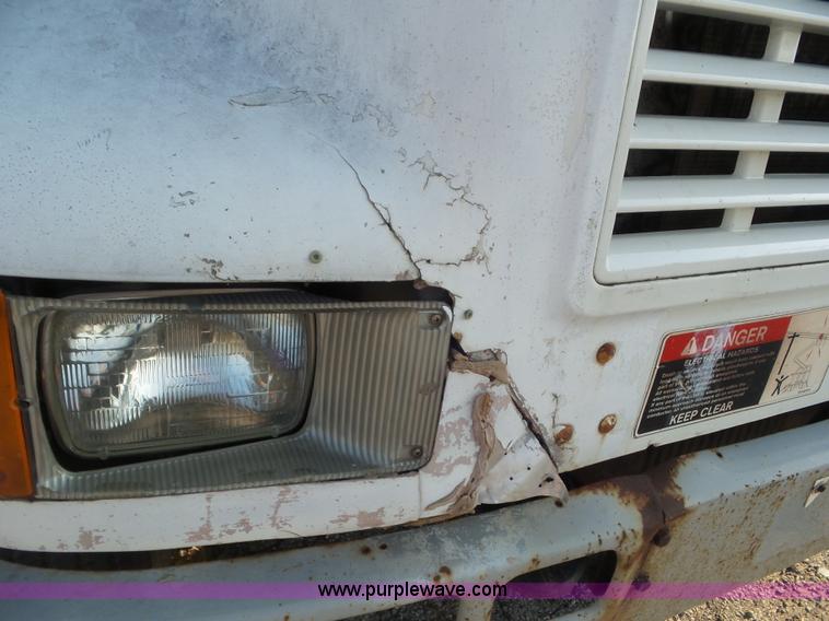 image for item L6885 2002 International 4700 bucket truck