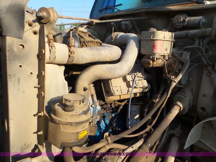 image for item L6885 2002 International 4700 bucket truck