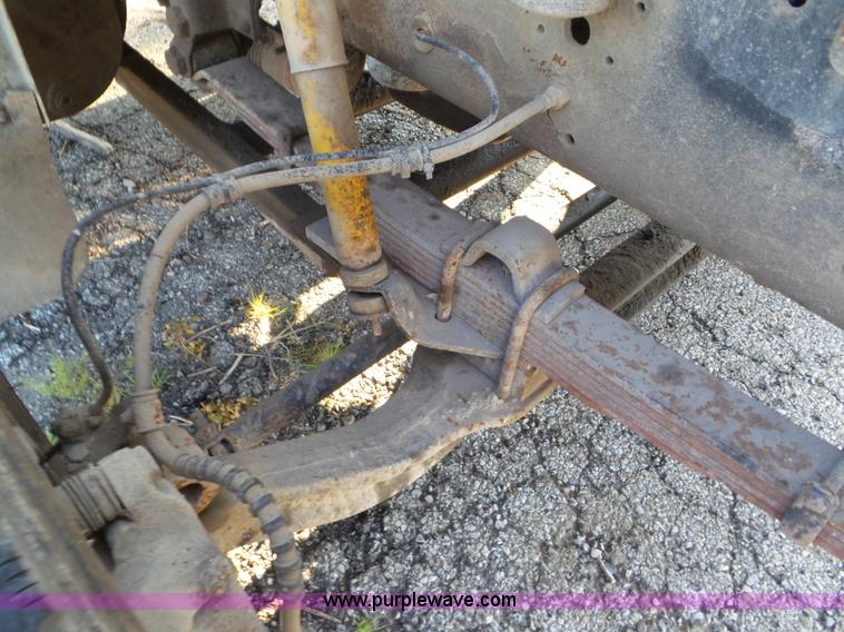 image for item L6885 2002 International 4700 bucket truck