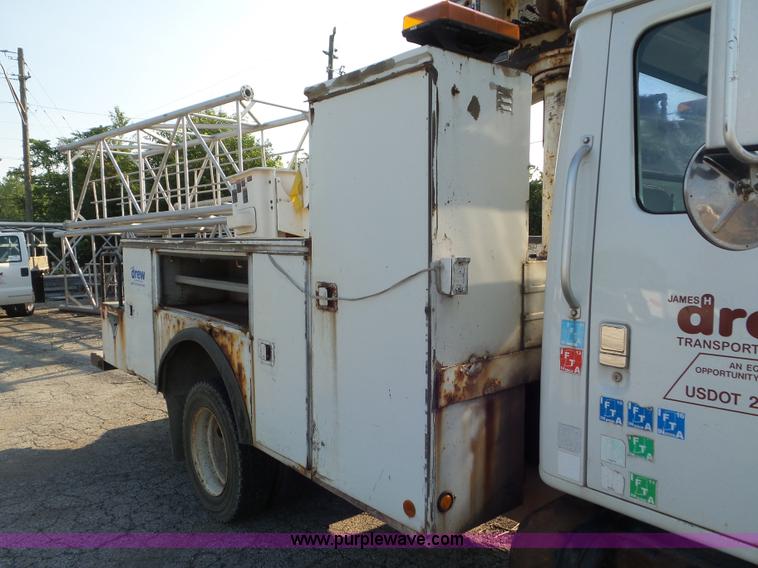 image for item L6885 2002 International 4700 bucket truck