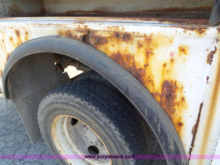 image for item L6885 2002 International 4700 bucket truck