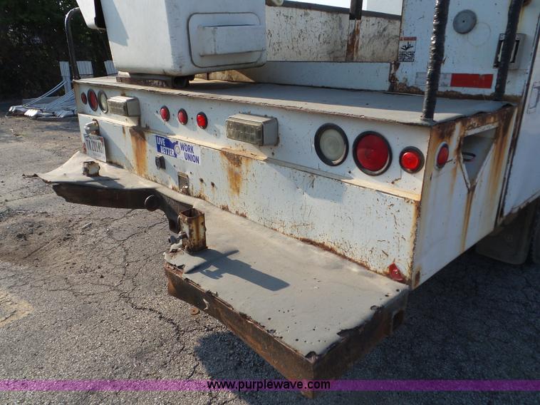 image for item L6885 2002 International 4700 bucket truck
