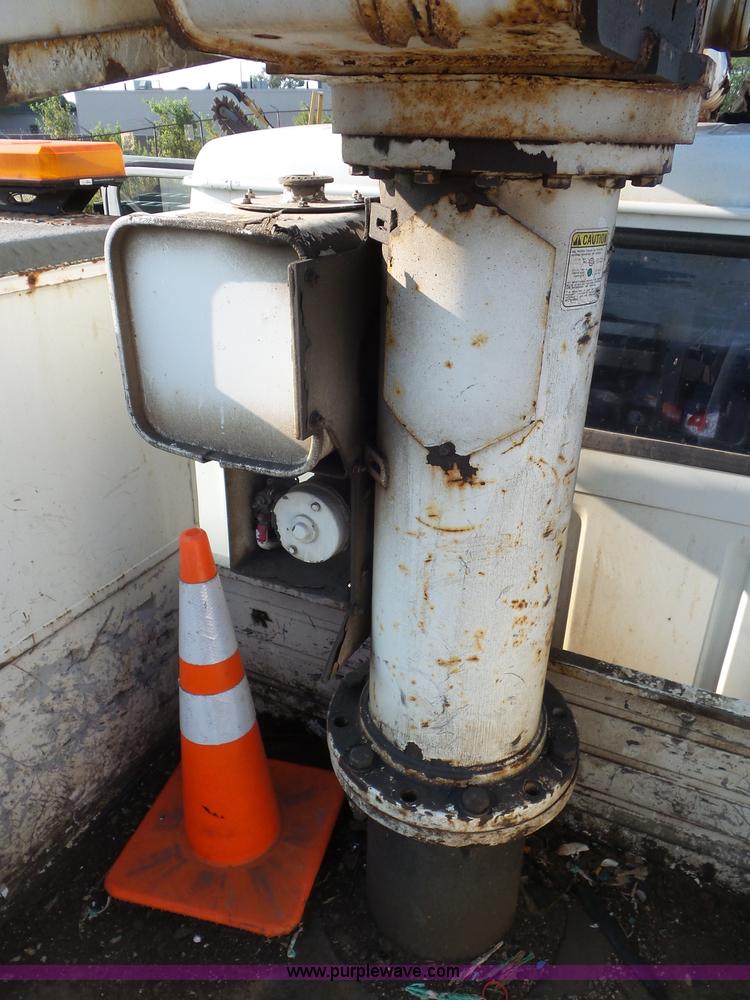 image for item L6885 2002 International 4700 bucket truck