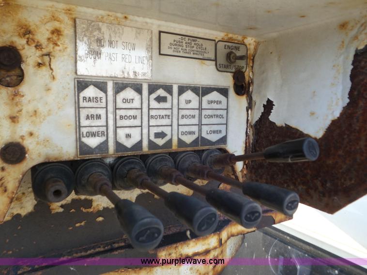 image for item L6885 2002 International 4700 bucket truck