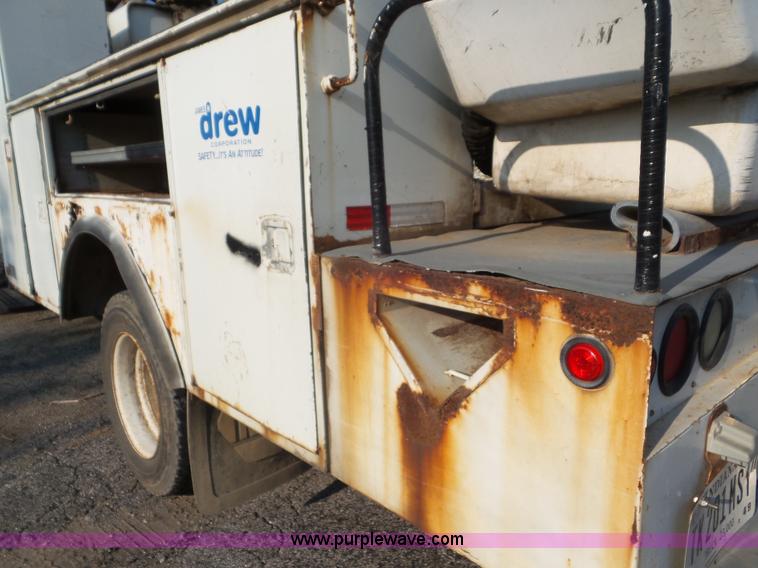 image for item L6885 2002 International 4700 bucket truck