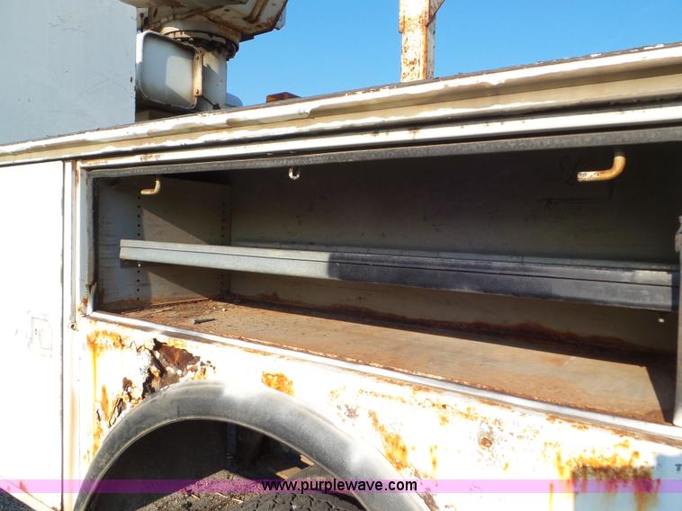 image for item L6885 2002 International 4700 bucket truck