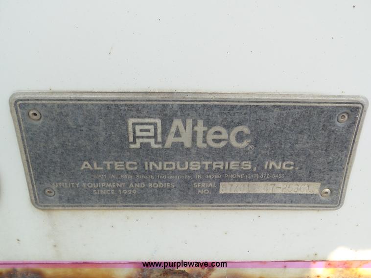 image for item L6885 2002 International 4700 bucket truck