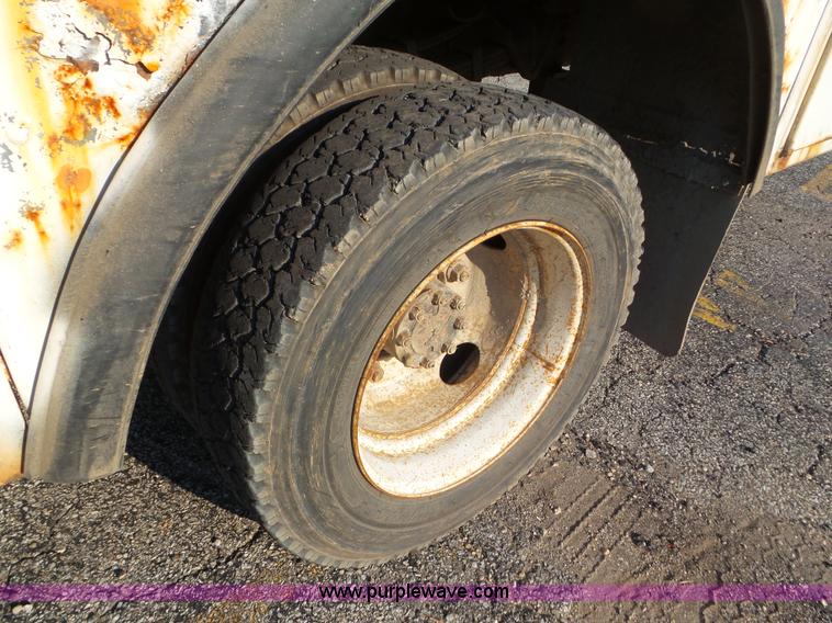 image for item L6885 2002 International 4700 bucket truck