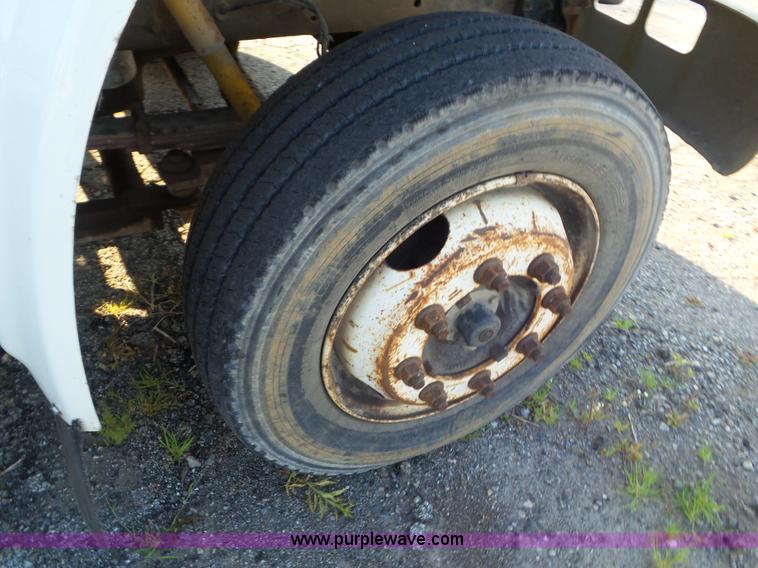 image for item L6885 2002 International 4700 bucket truck