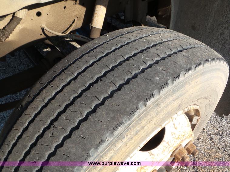 image for item L6885 2002 International 4700 bucket truck