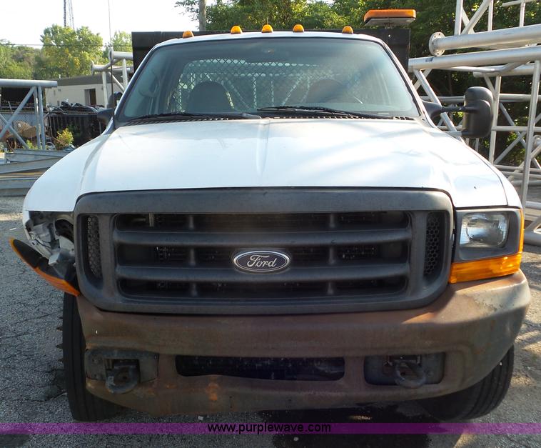 image for item L6887 2000 Ford F550 Super Duty flatbed truck