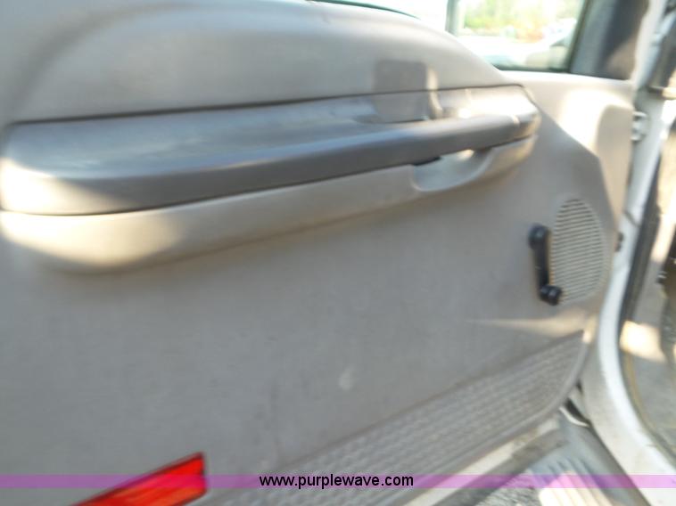 image for item L6887 2000 Ford F550 Super Duty flatbed truck