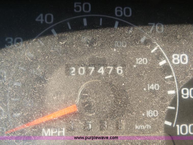 image for item L6887 2000 Ford F550 Super Duty flatbed truck