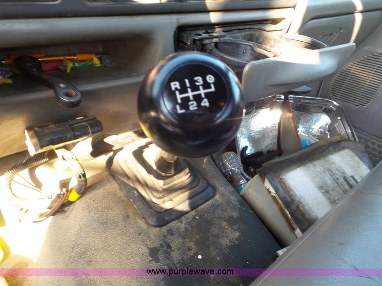 image for item L6887 2000 Ford F550 Super Duty flatbed truck