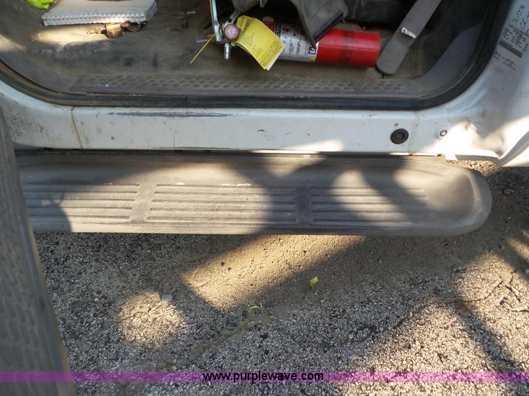 image for item L6887 2000 Ford F550 Super Duty flatbed truck