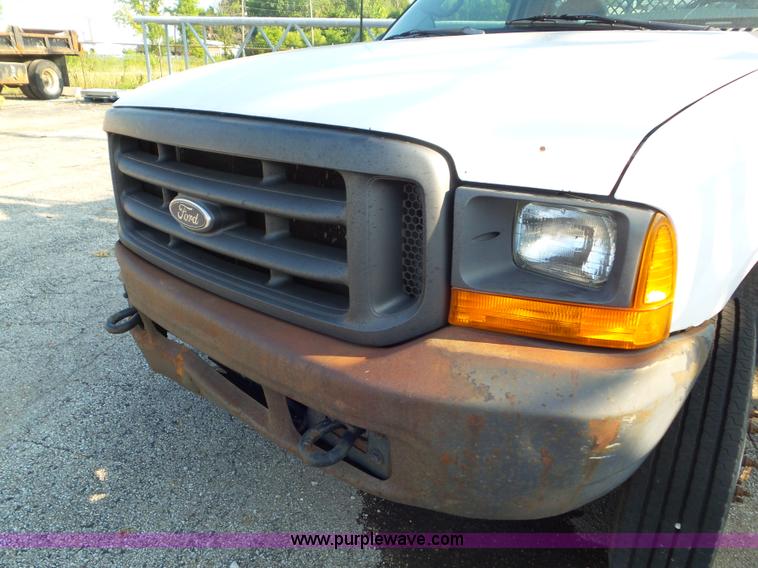 image for item L6887 2000 Ford F550 Super Duty flatbed truck