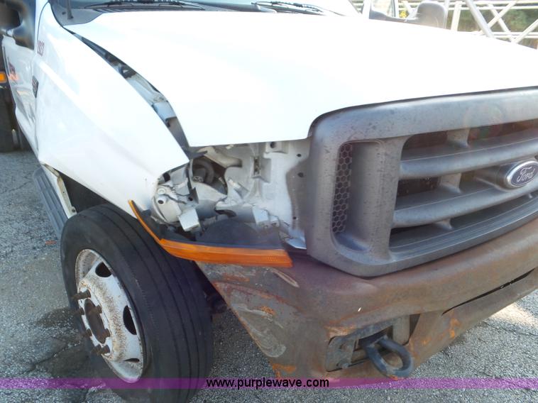 image for item L6887 2000 Ford F550 Super Duty flatbed truck