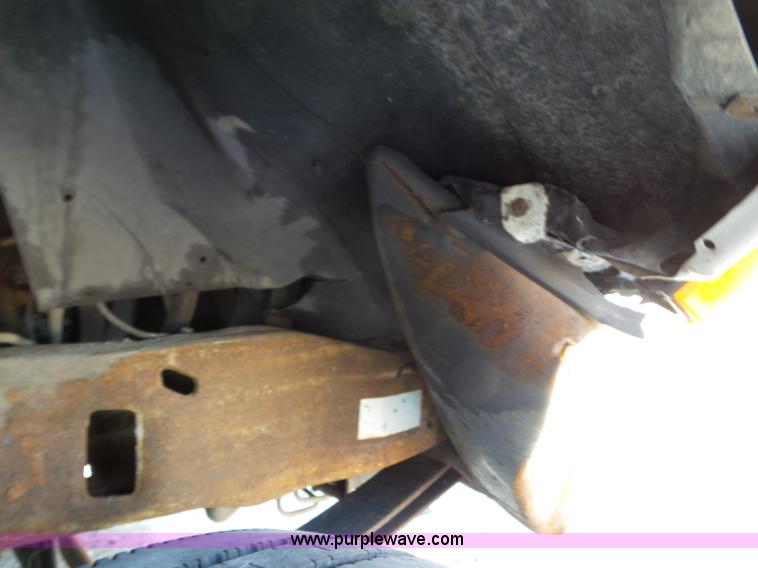 image for item L6887 2000 Ford F550 Super Duty flatbed truck