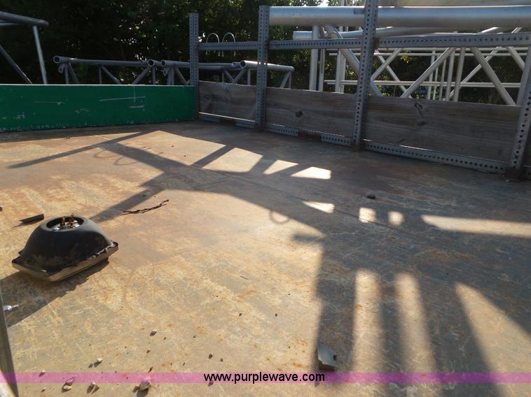 image for item L6887 2000 Ford F550 Super Duty flatbed truck