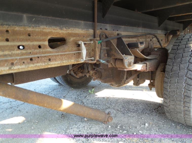 image for item L6887 2000 Ford F550 Super Duty flatbed truck